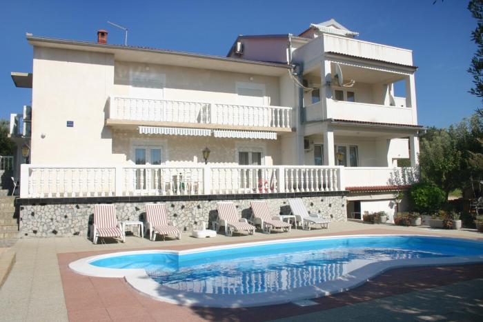 Family-friendly apartments with swimming pool Barbat, Rab - 4951