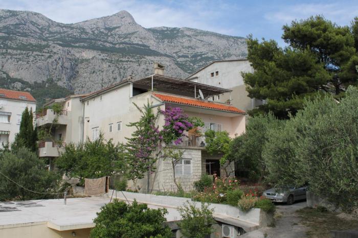 Apartments with parking space Makarska - 6691