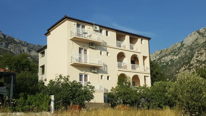 Apartments with a parking space Gradac Makarska  6724