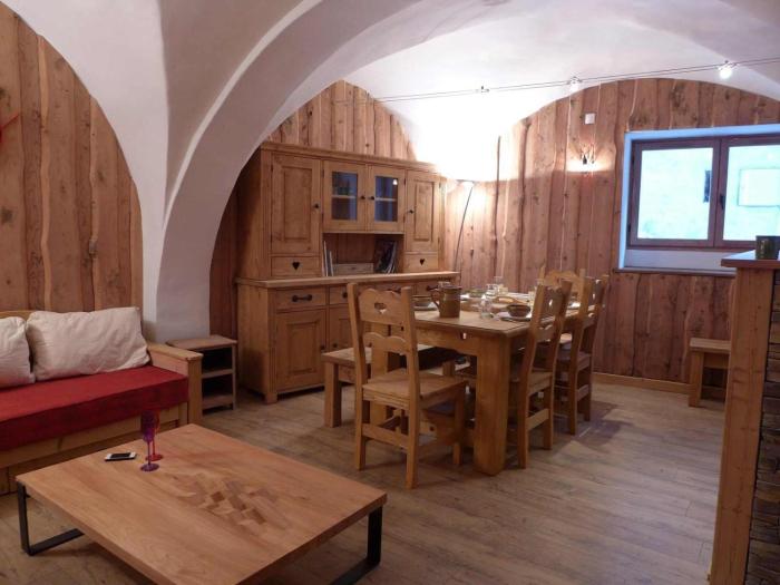 "Jacky" Appartement de charme suréquipé, 300m des pistes et centre village, casier à ski au pied des pistes, linge de lit et produit de toilette compris