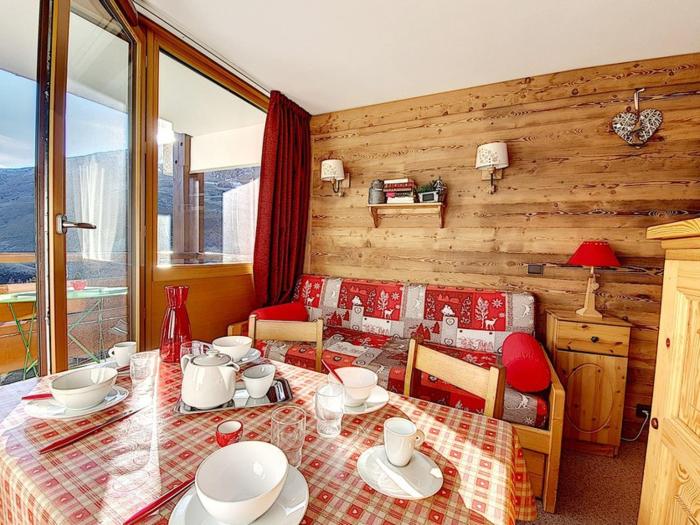 Studio lumineux au centre avec balcon - FR-1-344-189