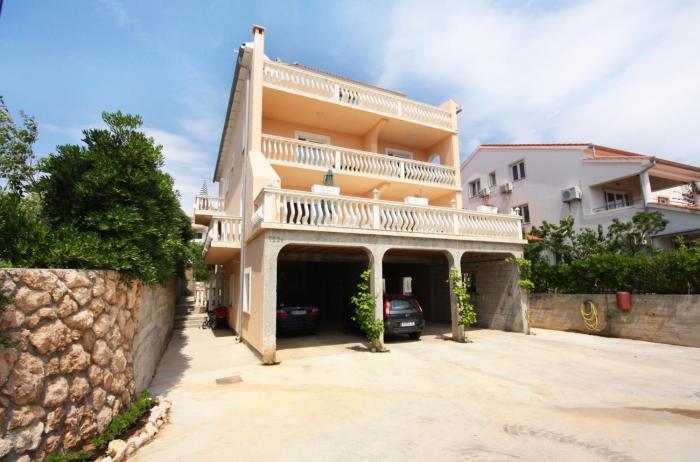 Apartments with a parking space Barbat, Rab - 5002