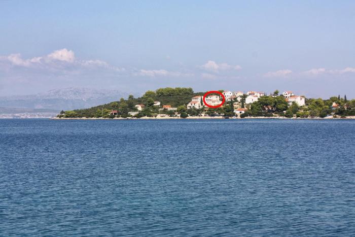 Apartments by the sea Necujam, Solta - 11090