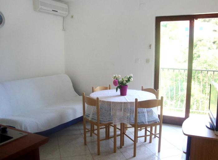 Apartments by the sea Maslinica, Solta - 11422