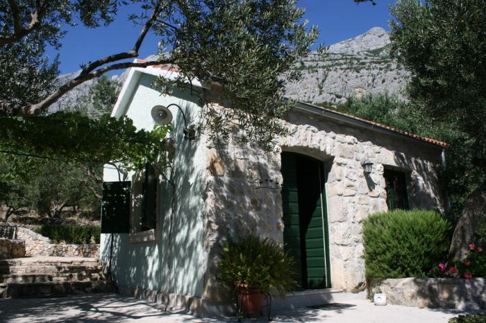 Holiday house with a parking space Makarska - 6770