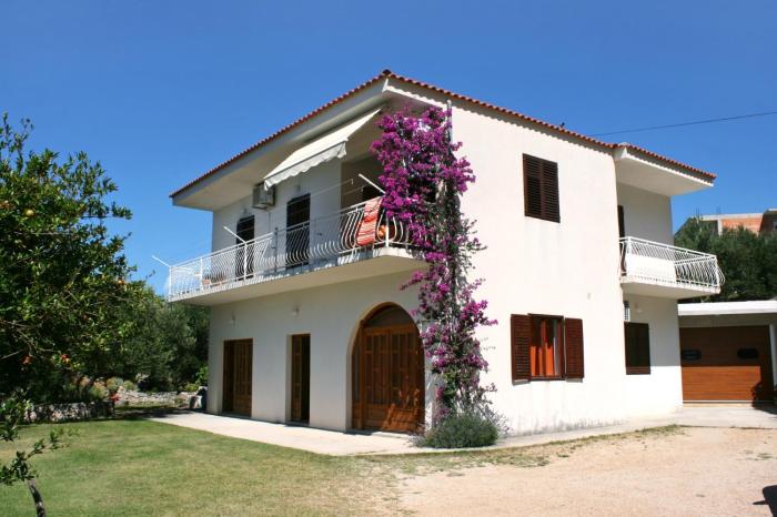 Apartments with a parking space Makarska - 6768