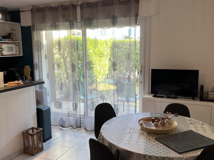 Appartement T2 avec Jardin, Proche Plage et Centre, Parking Privé, Animaux Acceptés, Wi-Fi Gratuit - FR-1-487-342