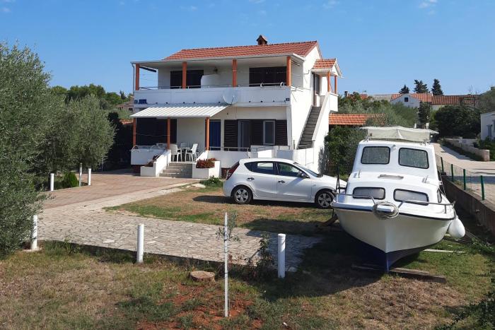 Apartments and rooms with parking space Susica, Ugljan - 8265