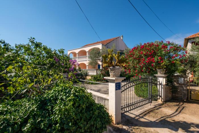 Apartments with parking space Pasman - 8214