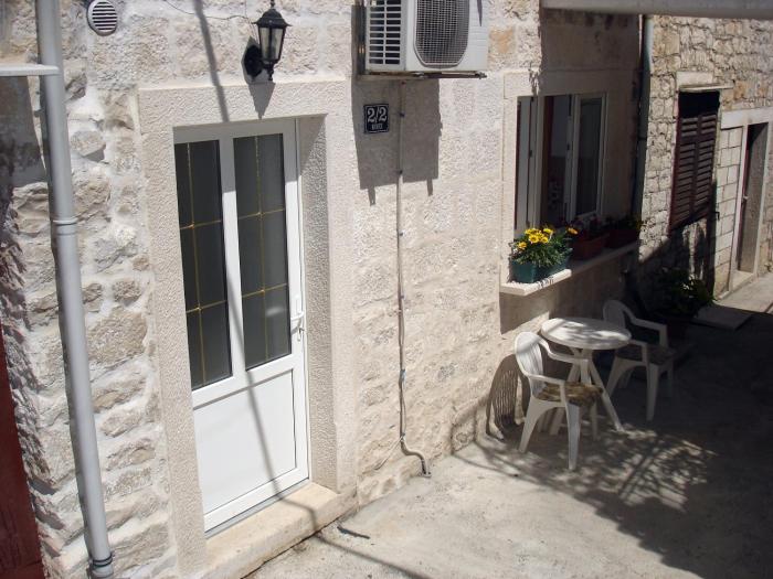 Apartments by the sea Pucisca, Brac - 11263