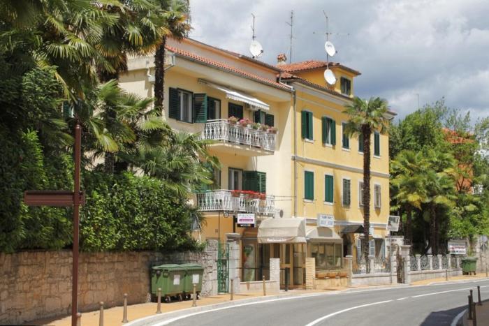 Apartments by the sea Opatija - 10411