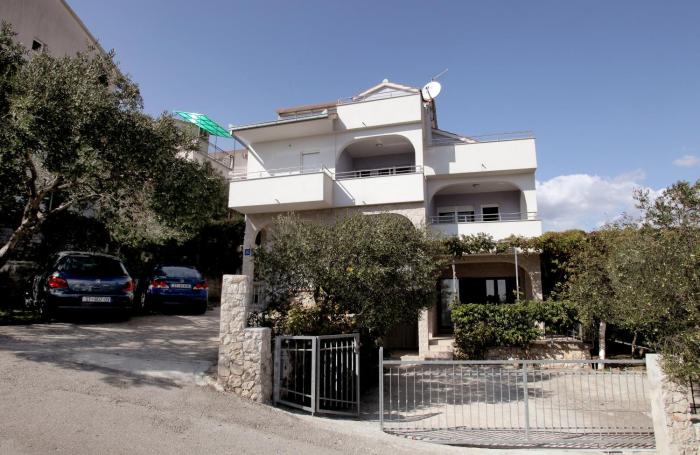 Apartments with a parking space Mavarstica, Ciovo - 11563