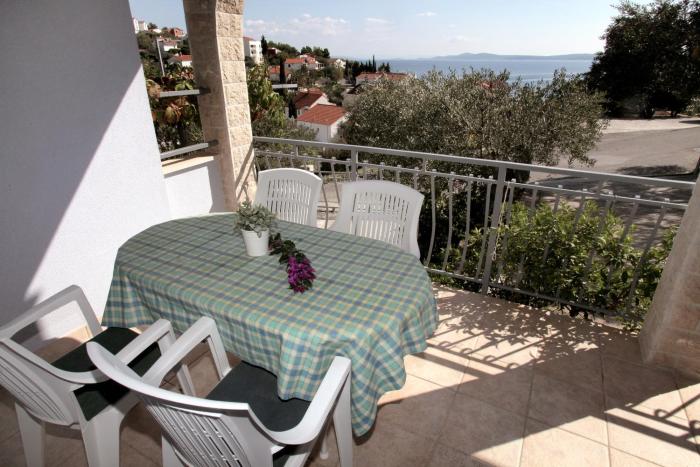 Apartments with parking space Mavarstica, Ciovo - 11563