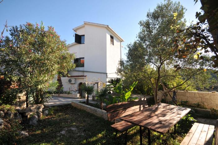 Apartment Okrug Donji 13732a