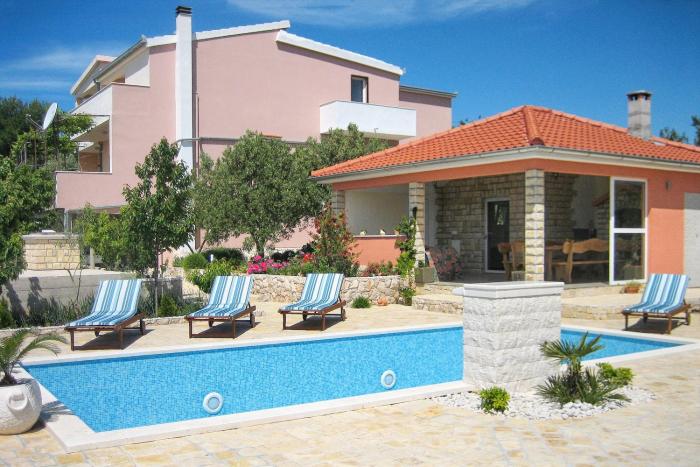 Family-friendly apartments with swimming pool Dvornica, Rogoznica - 11470
