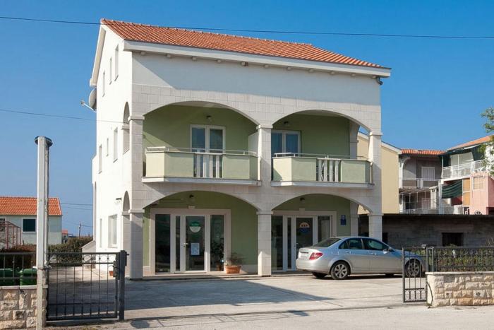 Apartments with a parking space Sukosan, Zadar - 14419