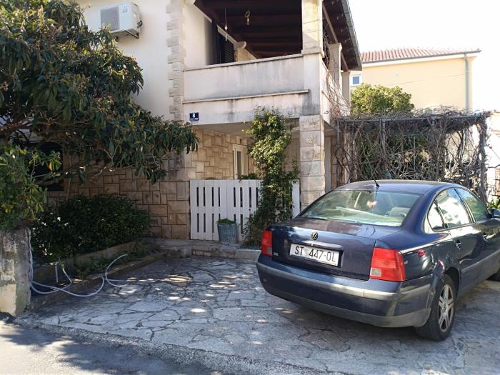 Apartments with a parking space Supetar, Brac - 16445