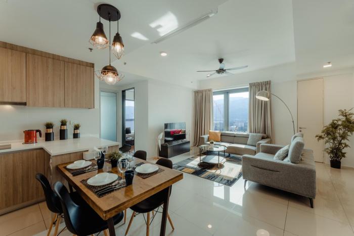 SOPHIAS HOME - CITY and HILL VIEW 3BR at 218 Tropicana Macalister with Netflix & TV Box