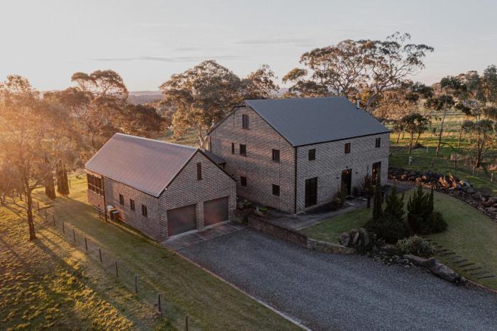 47 WOOLSHED ROAD - Adelaide Hills rural retreat