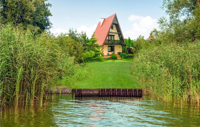 Cozy Home In Nowe Warpno With Wifi