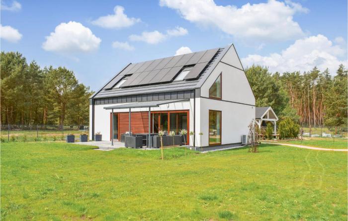 Stunning Home In Nowe Warpno With Sauna, Wifi And 5 Bedrooms