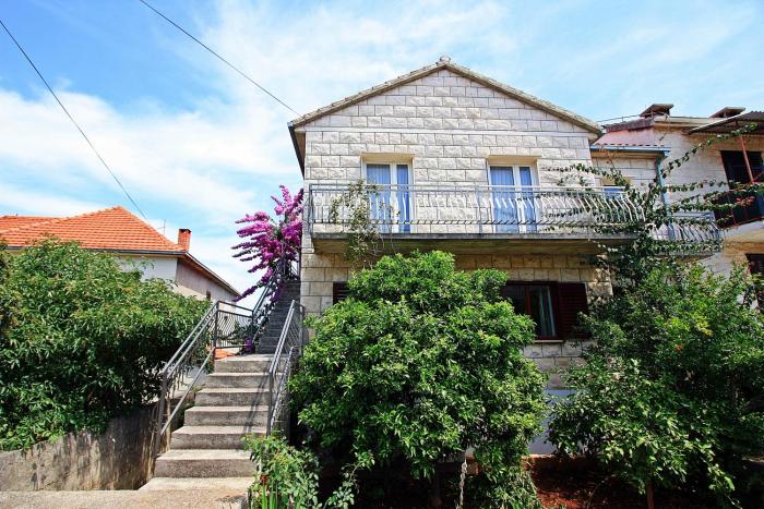 Apartments with parking space Supetar, Brac - 16652