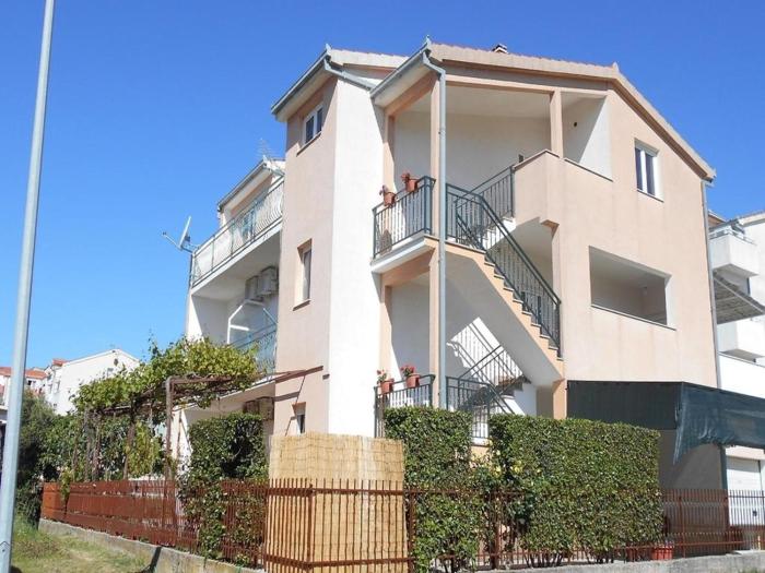 Apartments with parking space Kastel Stafilic, Kastela - 16811