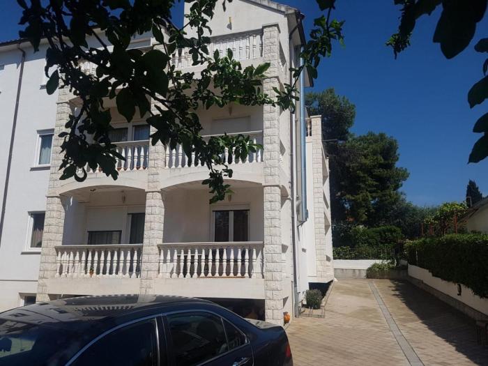 Apartments with parking space Okrug Gornji, Ciovo - 17032