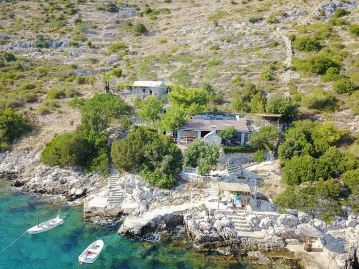 Secluded fishermans cottage Cove Spiljice, Brac - 17031