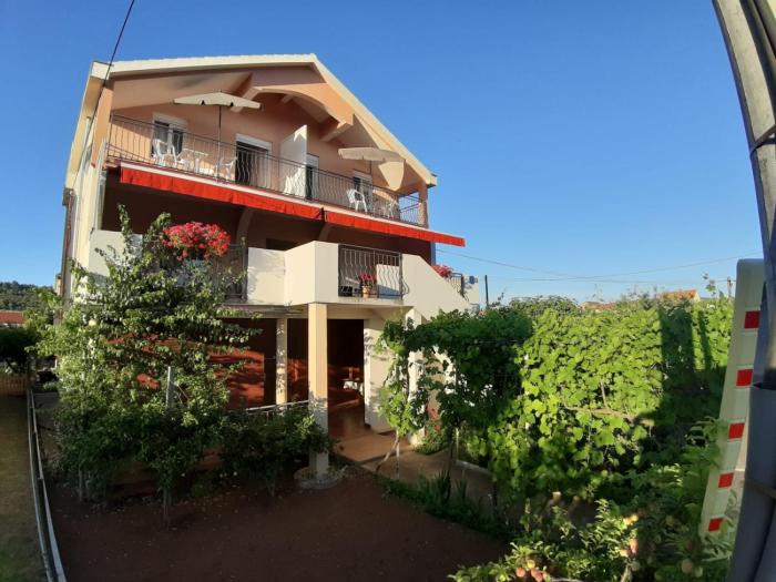 Apartments with parking space Sukosan, Zadar - 17027