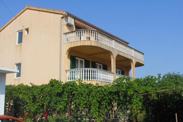 Apartments with parking space Sveti Filip i Jakov, Biograd - 16708