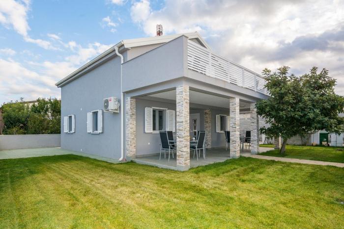 Apartments by the sea Vir - 18557