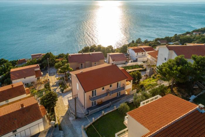 Family-friendly apartments with swimming pool Stanici, Omis - 18676