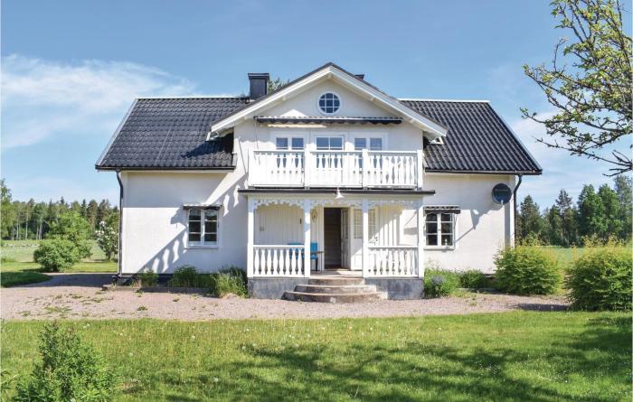 Beautiful Home In Södra Vi With Wifi