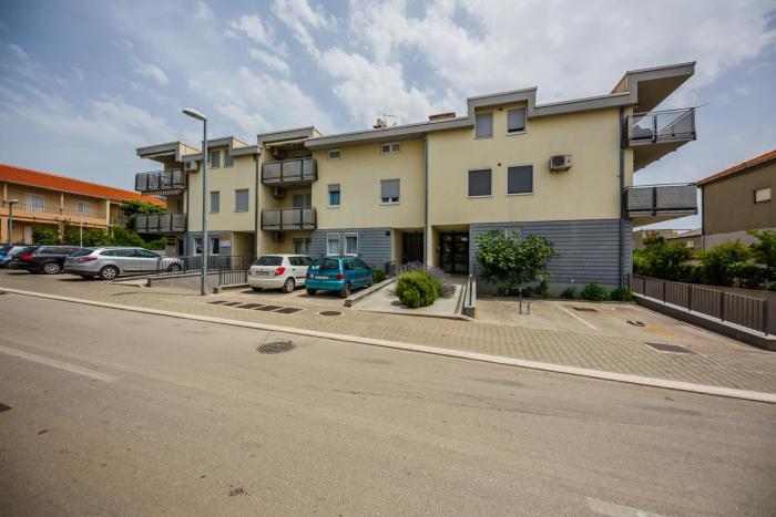 Apartments with a parking space Kastel Stari, Kastela - 18812