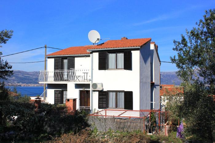 Apartments by the sea Slatine, Ciovo - 2039