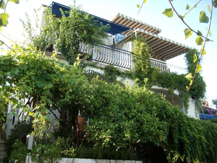 Apartments by the sea Seget Vranjica, Trogir - 2037