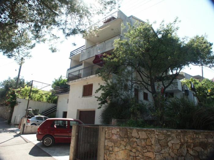Apartments by the sea Mavarstica, Ciovo - 2097