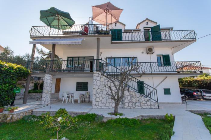 Apartments by the sea Slatine, Ciovo - 1126