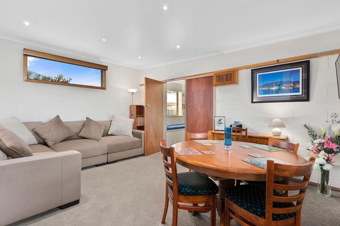 Forty South Cottage - A Secluded Waterside Getaway