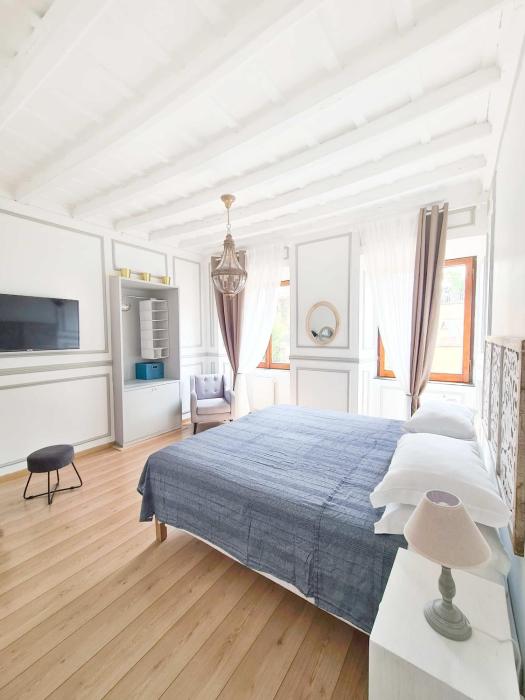 Via Vittoria Quattro