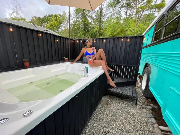 BusHotel Puerto Viejo with private Hot Tube very close to town