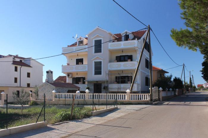 Apartments with a parking space Bibinje, Zadar - 5741