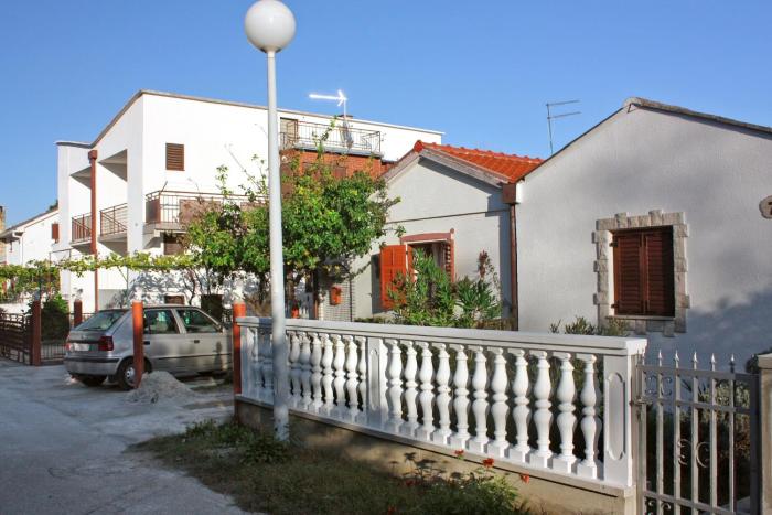 Apartments with a parking space Sabunike, Zadar - 5822