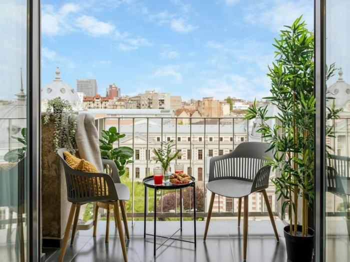 Sunny 2BR Flat - Top Location - Amazing Balcony