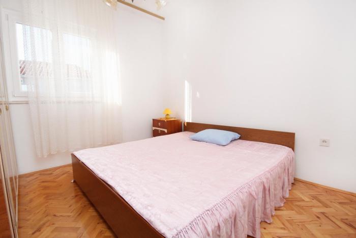 Apartments with parking space Supetar, Brac - 6035