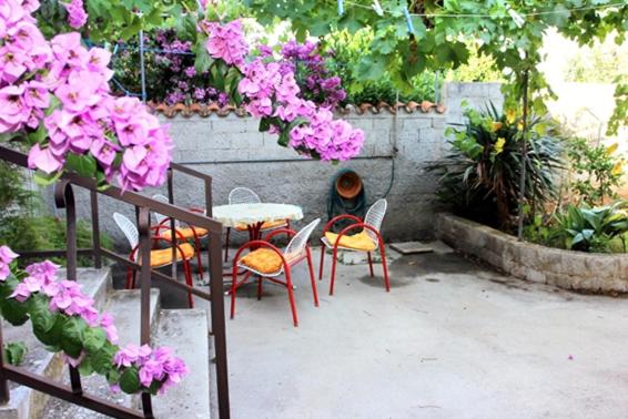 Apartments with parking space Supetar, Brac - 6026