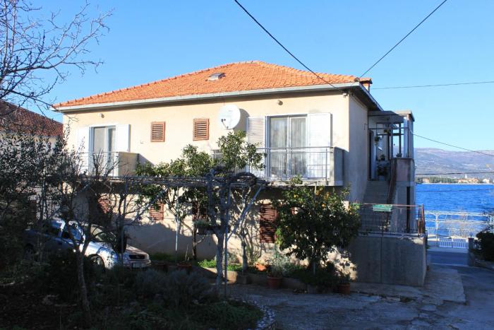 Apartments by the sea Arbanija, Ciovo - 7545