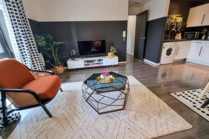 Couples Retreat Workers Paradise + Free Parking