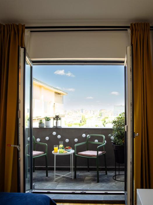 Sunny 3BR Midtown Flat - Amazing View Balcony